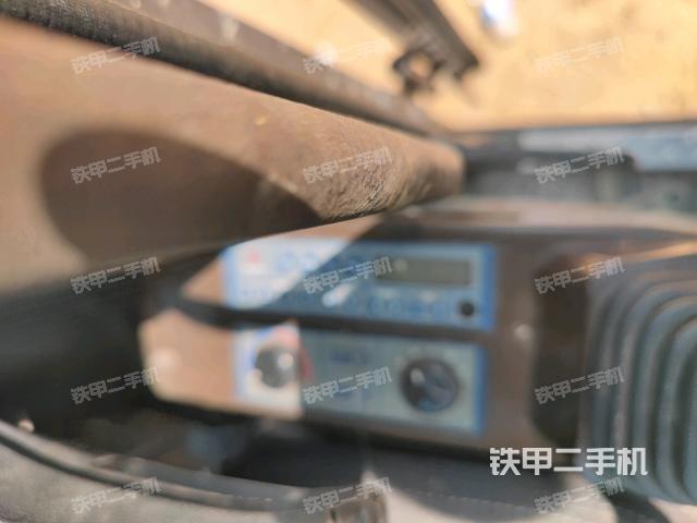 座椅右側控制臺/鑰匙門/油門/含右手柄(駕駛室部分) 座椅右側控制臺/鑰匙門/油門/含右手柄(駕駛室部分)