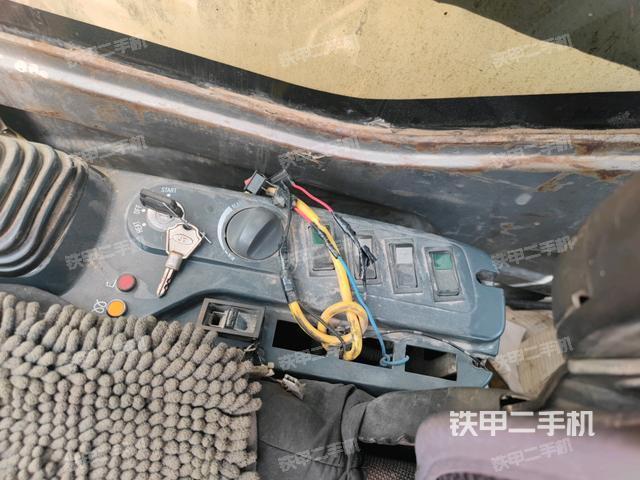 座椅右側(cè)控制臺/鑰匙門/油門/含右手柄（駕駛室部分）