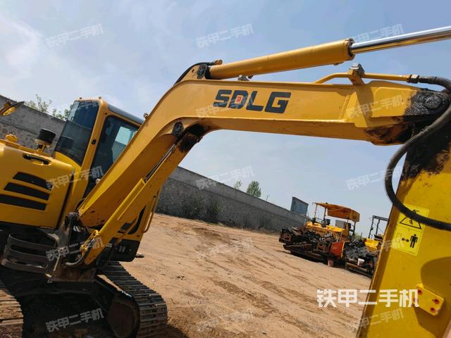 大臂整體?右側（工作和回轉裝置）