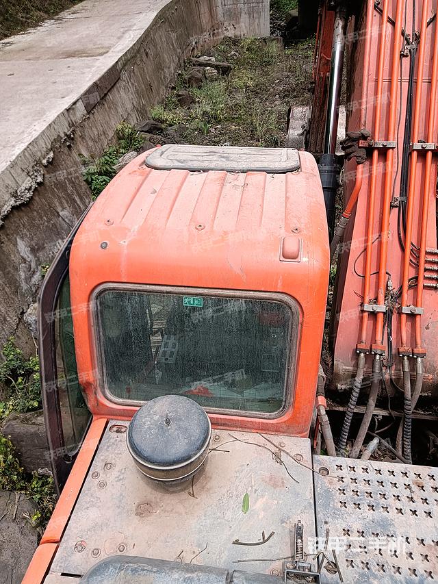 驾驶室顶部（整机外观）