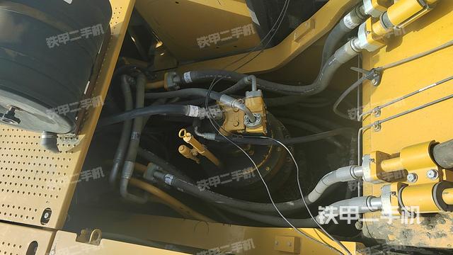 回转马达和主控阀（整机外观）