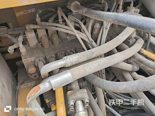 回转马达和主控阀（整机外观）