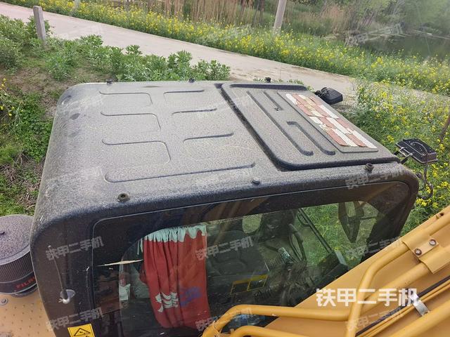 驾驶室顶部（整机外观）