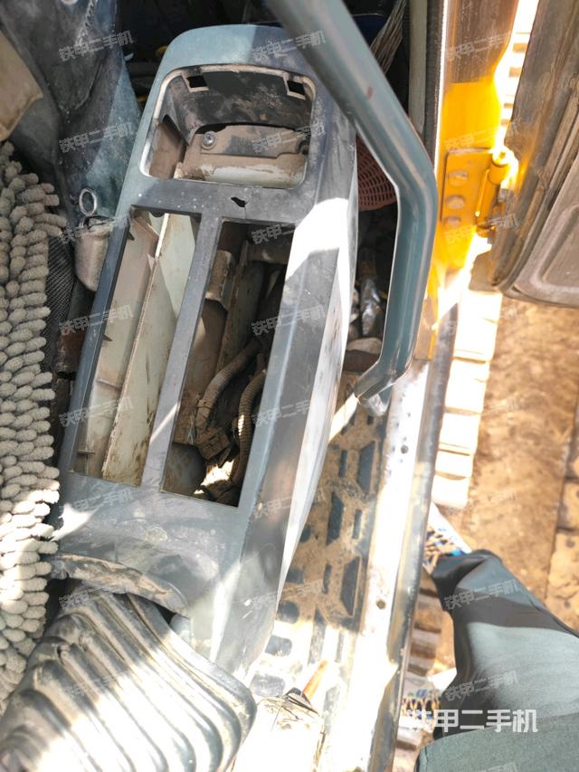 座椅左側(cè)控制臺/音響/含左手柄（駕駛室部分）