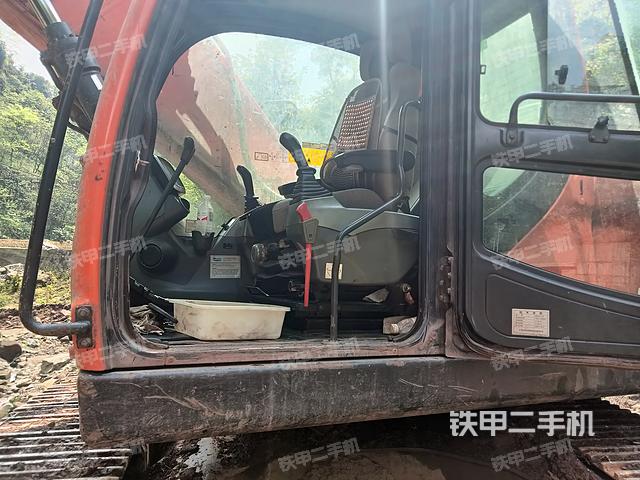 驾驶室整体（整机外观）