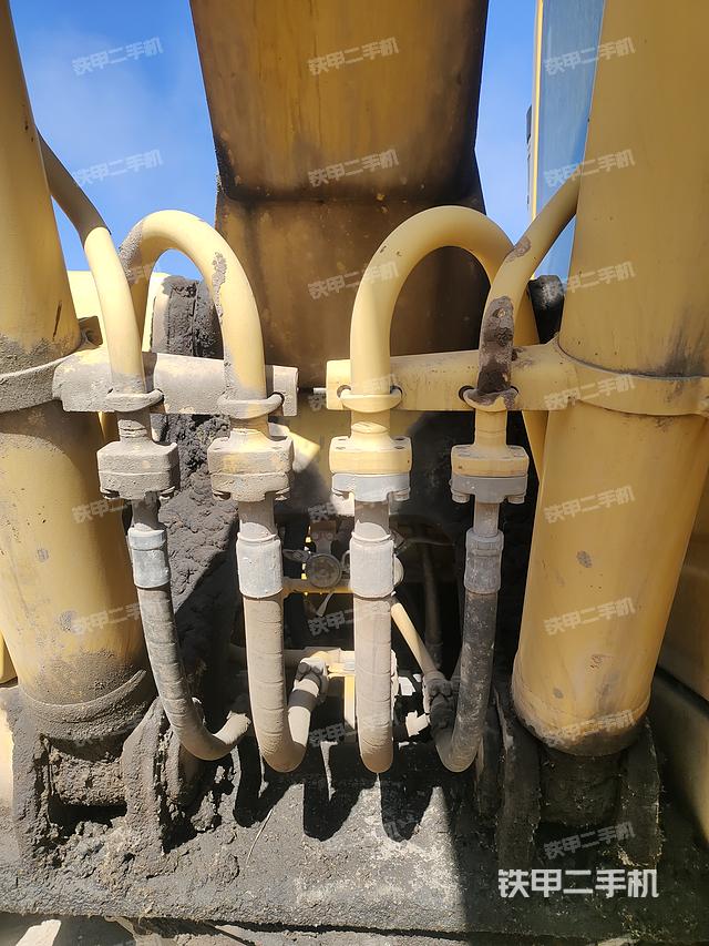 回转马达和主控阀（整机外观）