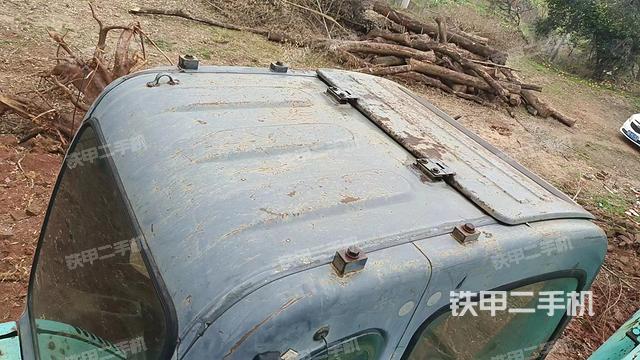 驾驶室顶部（整机外观）