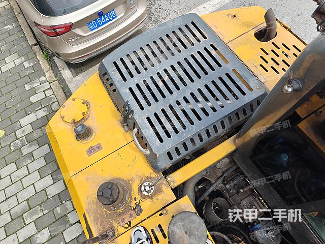 驾驶室顶部（整机外观）