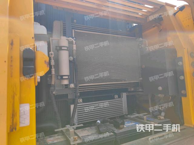 散熱器正面(大件艙室) 散熱器正面(大件艙室)