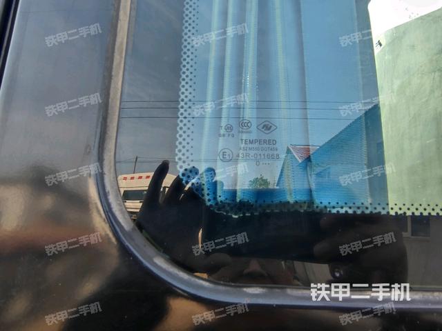 后窗玻璃角標（駕駛室部分）