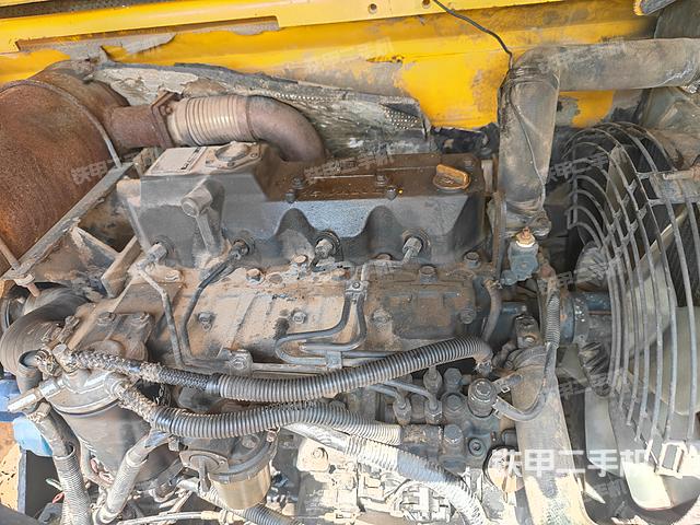 回转马达和主控阀（整机外观）