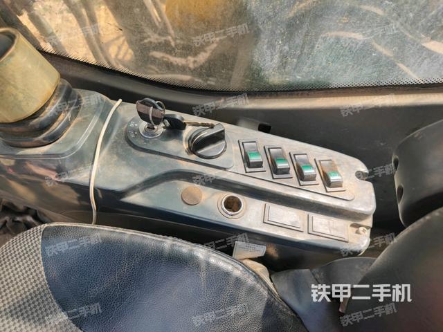 座椅左側(cè)控制臺(tái)/音響/含左手柄(駕駛室部分) 座椅左側(cè)控制臺(tái)/音響/含左手柄(駕駛室部分)