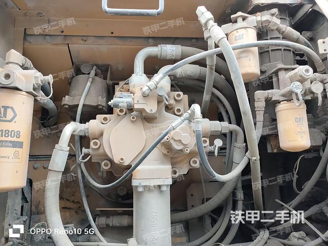 液压泵舱室正面整体（整机外观）