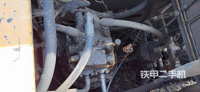 回转马达和主控阀（整机外观）