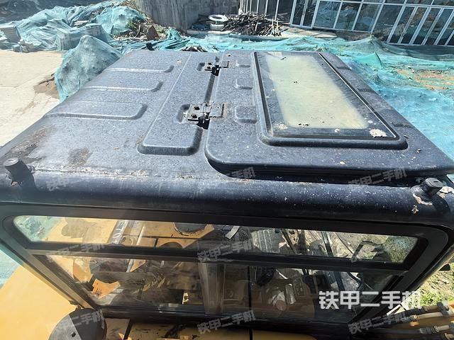 驾驶室顶部（整机外观）