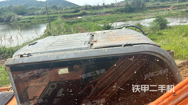 驾驶室顶部（整机外观）