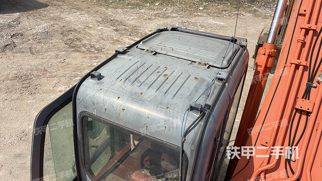 驾驶室顶部（整机外观）