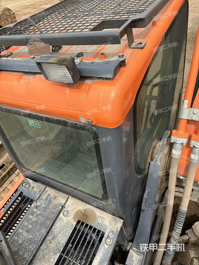 驾驶室顶部（整机外观）