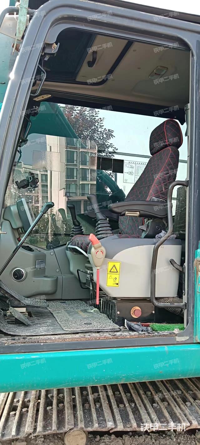 驾驶室整体（整机外观）