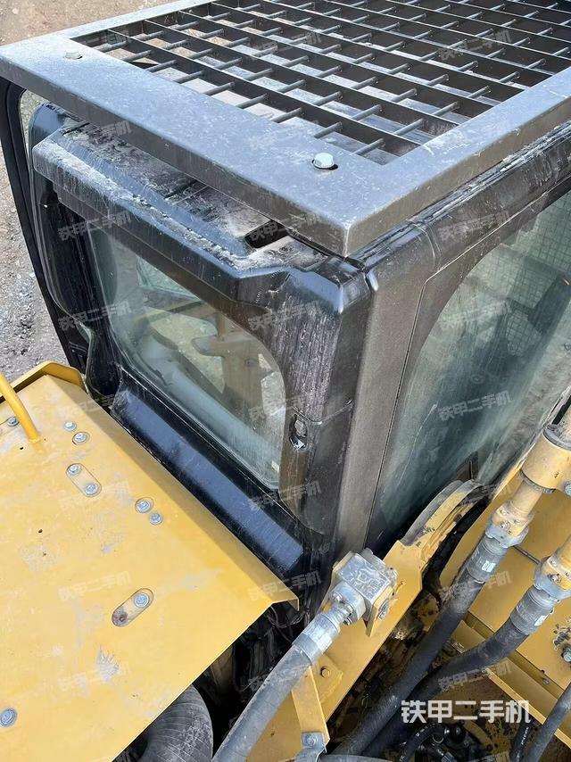 驾驶室顶部（整机外观）