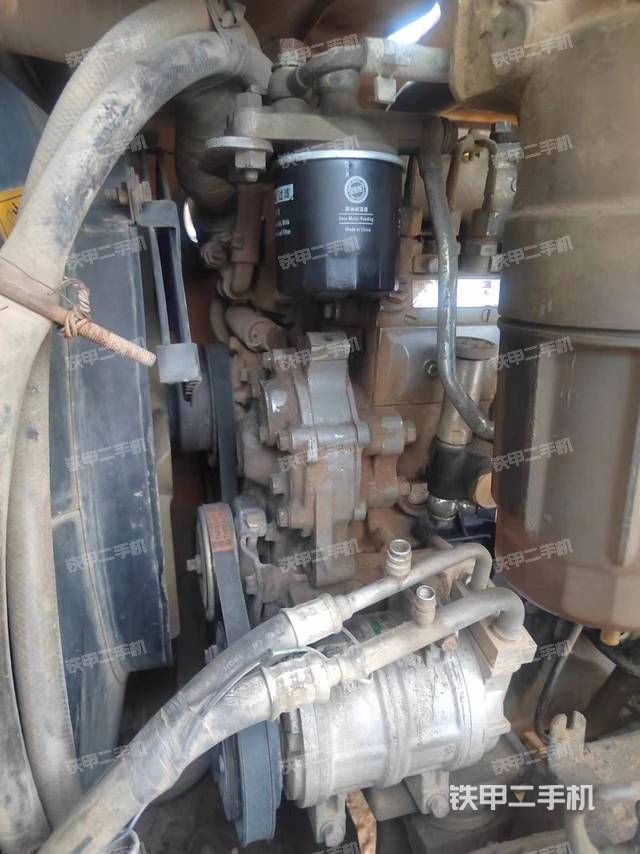 回转马达和主控阀（整机外观）