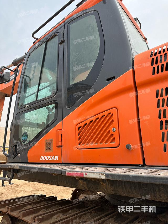 驾驶室整体（整机外观）