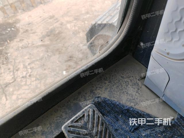 左后方玻璃角標(biāo)（駕駛室部分）