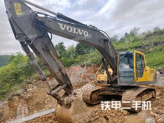 巫山沃尔沃EC240B挖掘机实拍图片