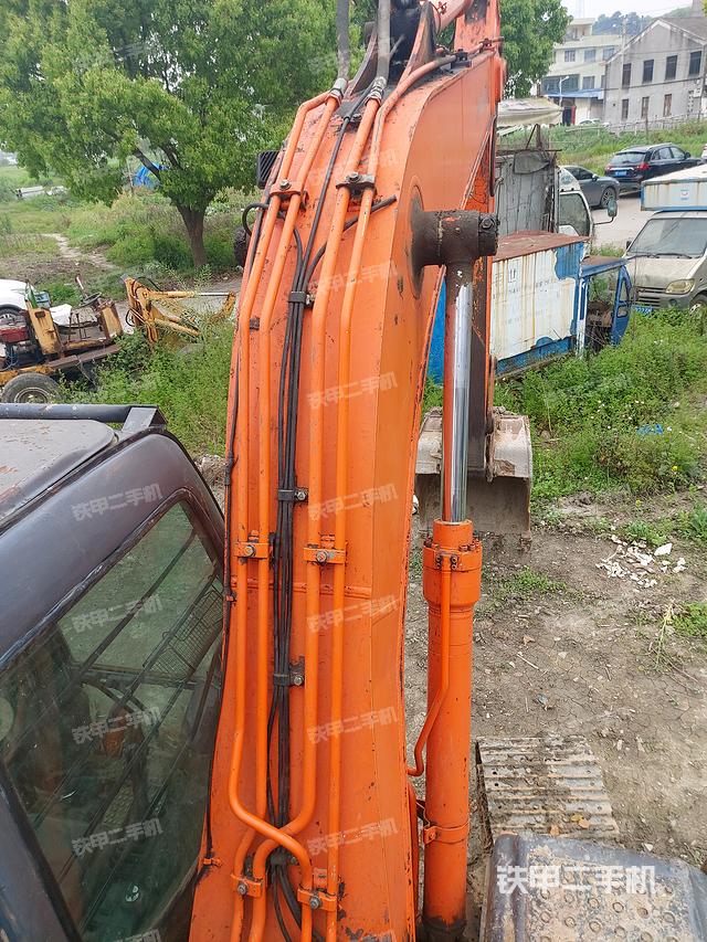 驾驶室顶部（整机外观）