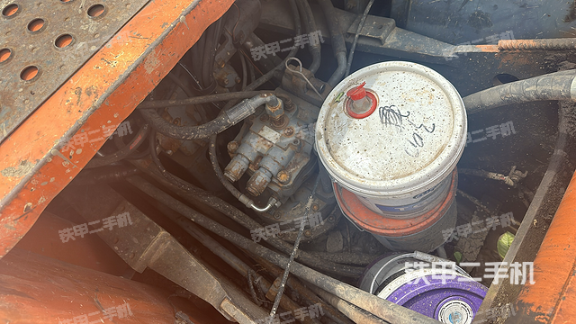 回转马达和主控阀（整机外观）