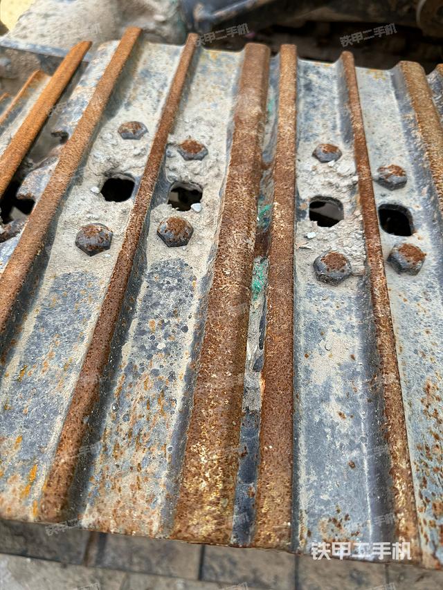 驾驶室顶部（整机外观）