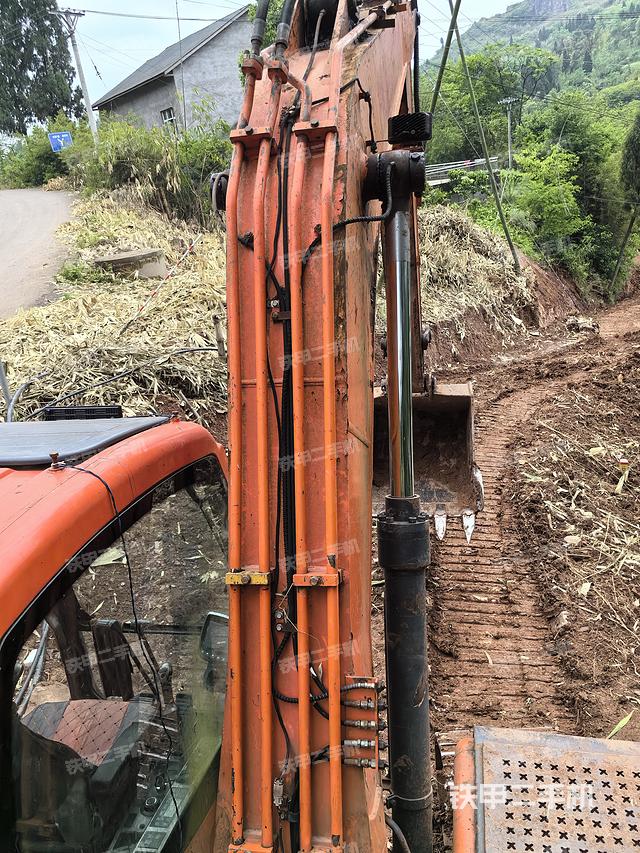 驾驶室顶部（整机外观）