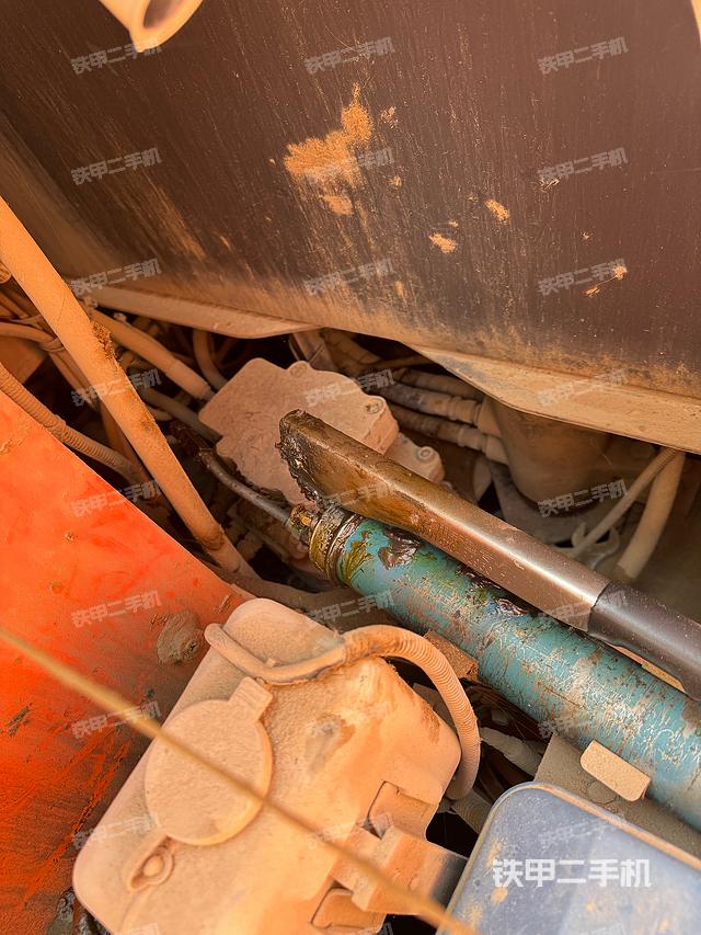 回转马达和主控阀（整机外观）