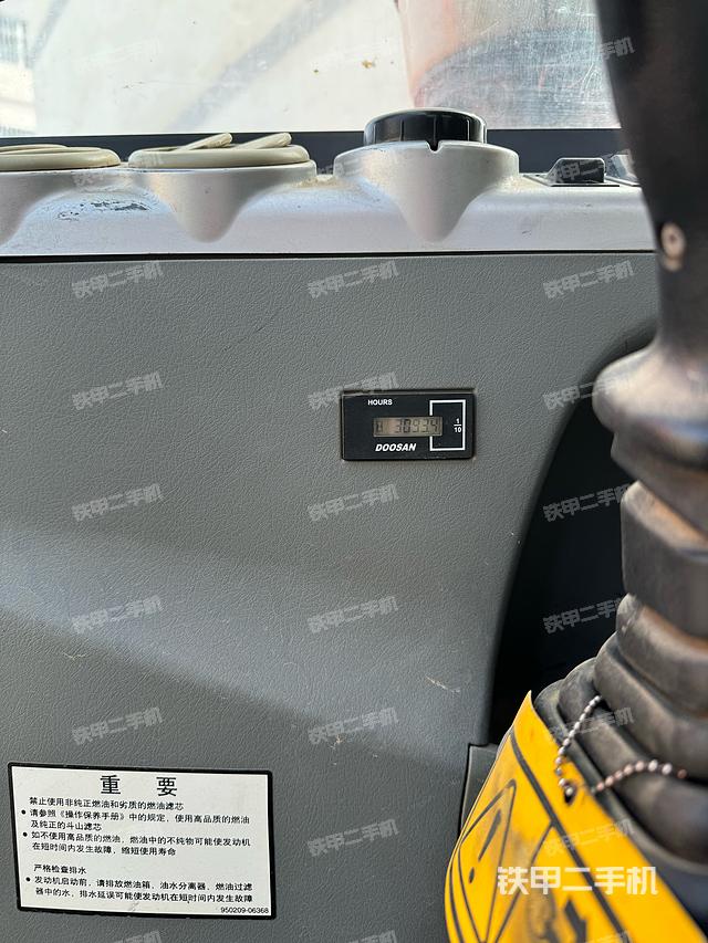 驾驶室整体（整机外观）