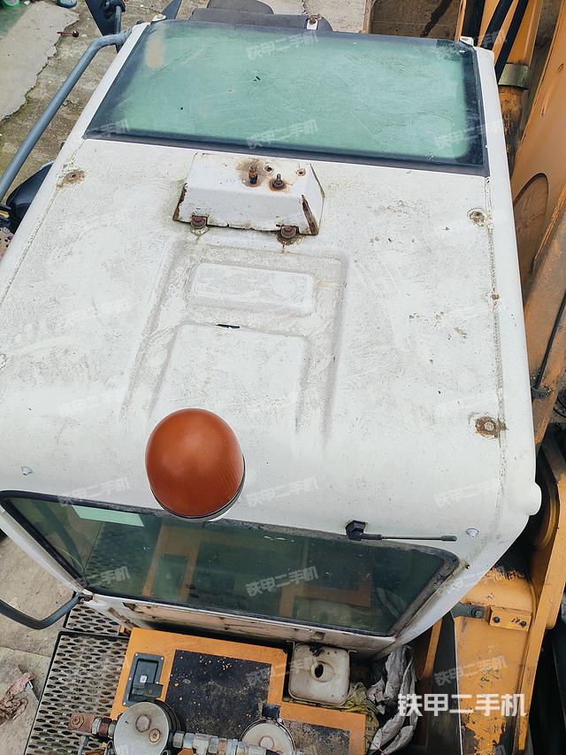 驾驶室顶部（整机外观）