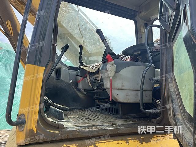 驾驶室顶部（整机外观）