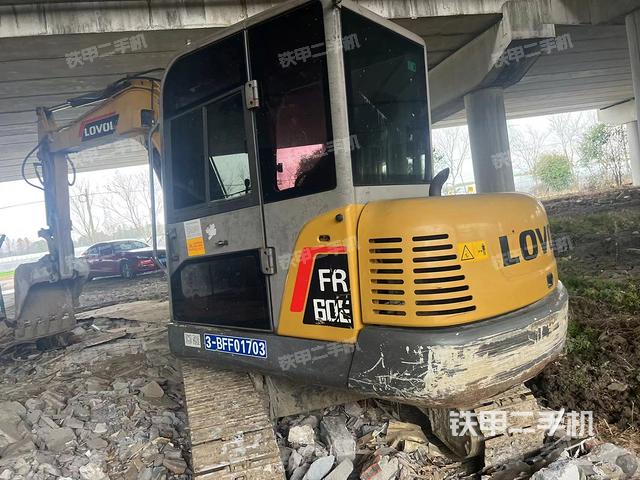 驾驶室顶部（整机外观）