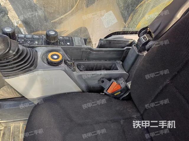 驾驶室整体（整机外观）