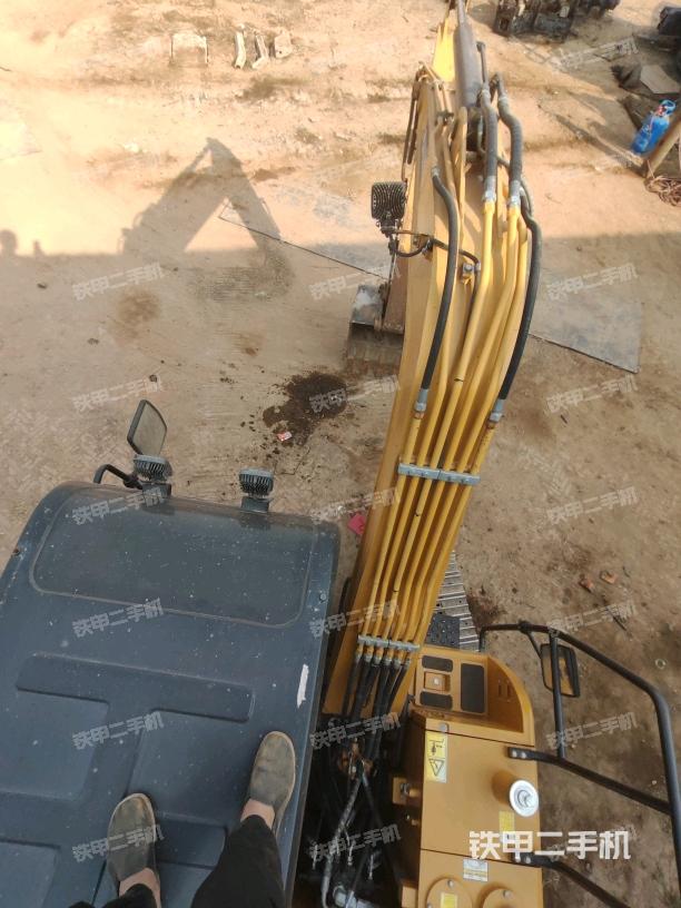 大臂背部俯視（工作和回轉(zhuǎn)裝置）