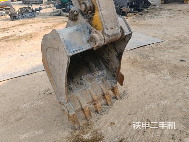 鏟斗右后整體（工作和回轉(zhuǎn)裝置）