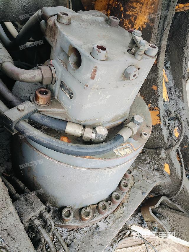 回转马达和主控阀（整机外观）