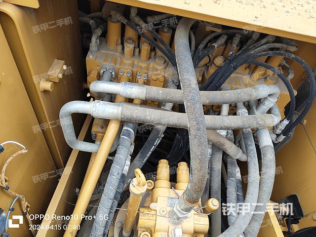 回转马达和主控阀（整机外观）