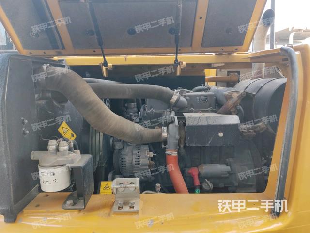 發(fā)動(dòng)機(jī)室（上車(chē)部件）