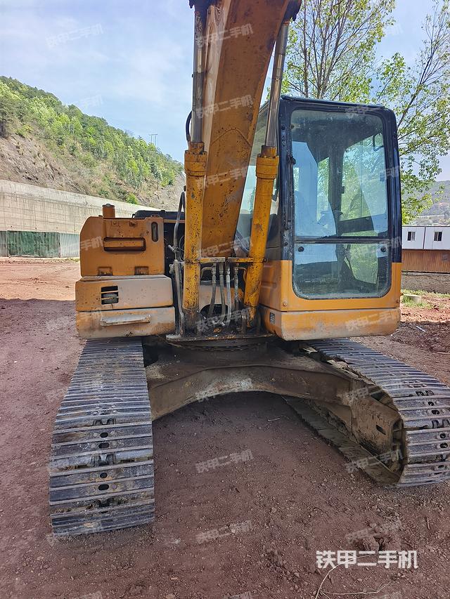 驾驶室顶部（整机外观）