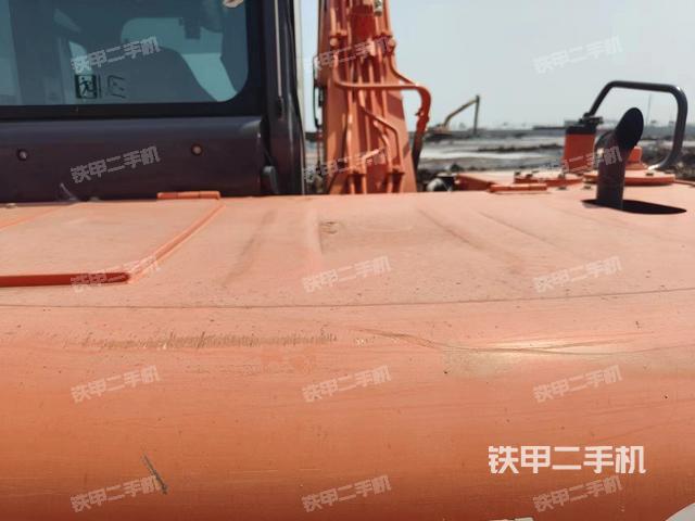 驾驶室顶部（整机外观）