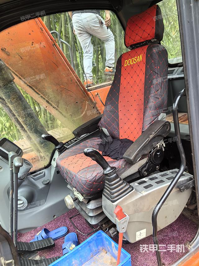 驾驶室整体（整机外观）