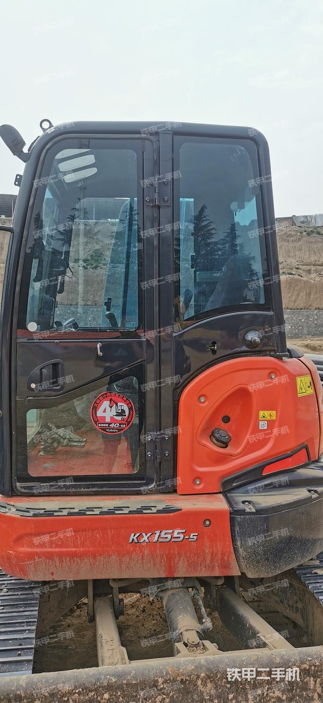 驾驶室顶部（整机外观）