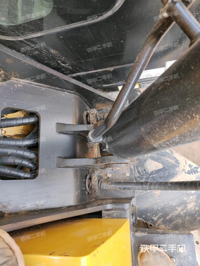 大臂根部?斜（工作和回轉(zhuǎn)裝置）