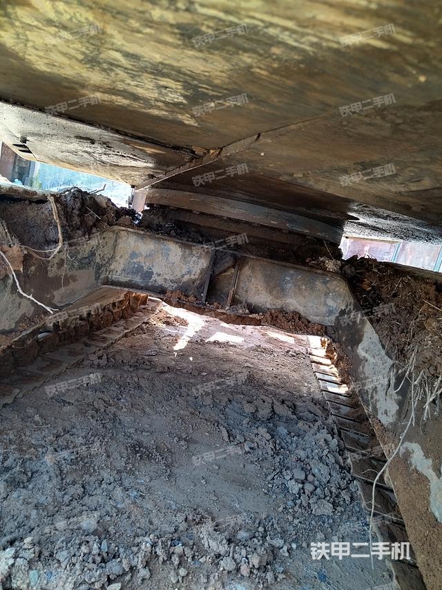 回转马达和主控阀（整机外观）