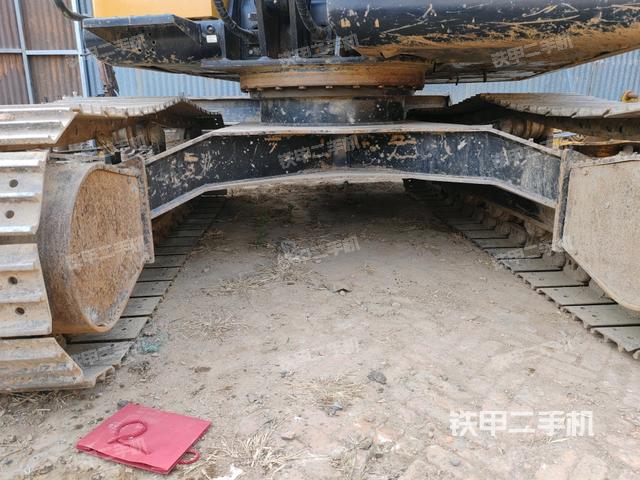 轉(zhuǎn)盤(pán)和下車(chē)架正前（工作和回轉(zhuǎn)裝置）